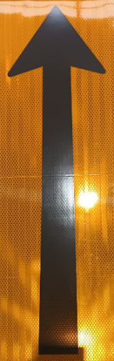 Magnet Arrow Straight 600mm x 200mm Yellow Refl C1